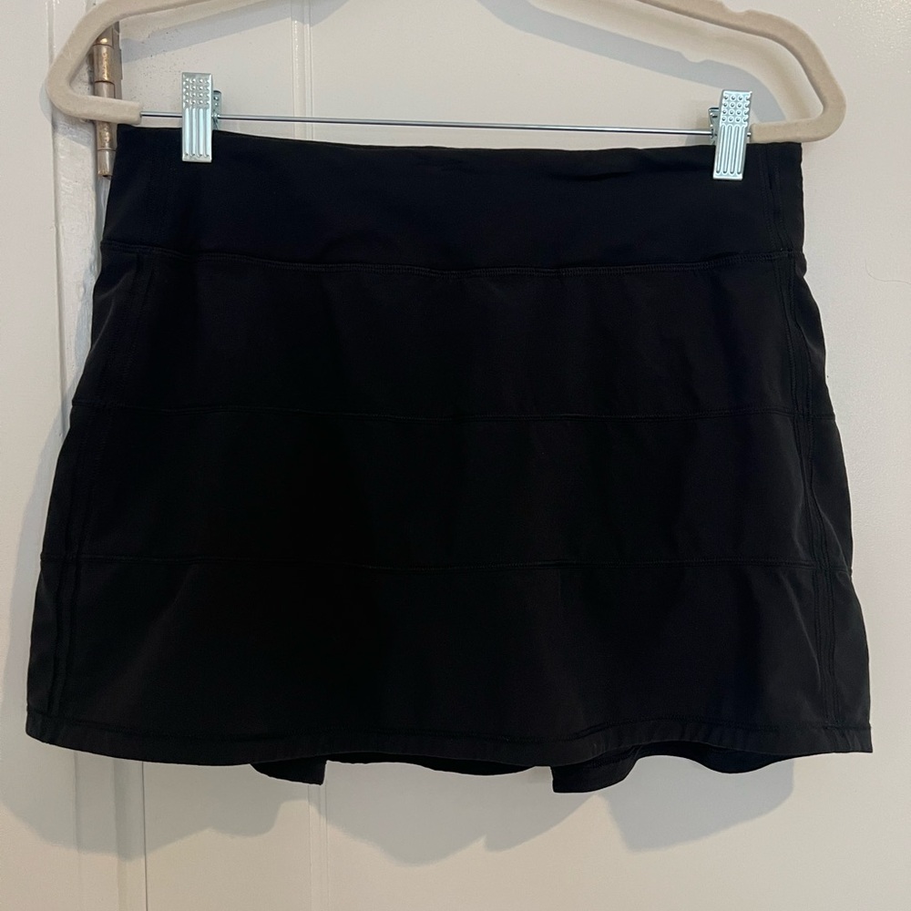 Lululemon Black Pace Rival Mid-Rise Skirt. Size 8. New and never worn.